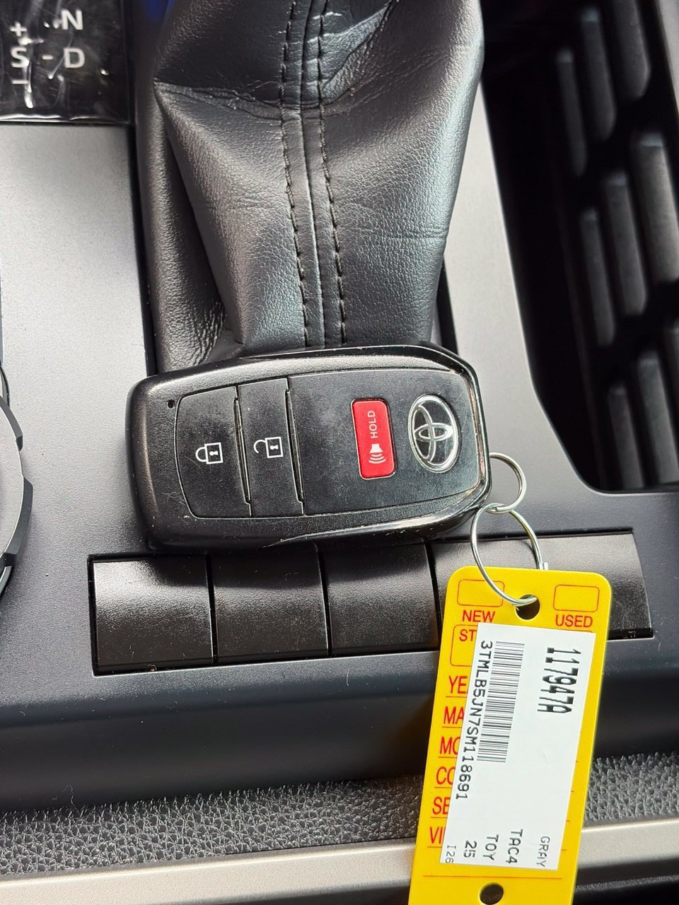 Used 2025 Toyota Tacoma SR5 AWD/4WD image 13