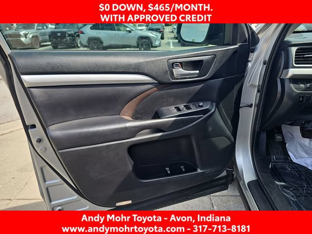 Used 2019 Toyota Highlander XLE FWD image 11