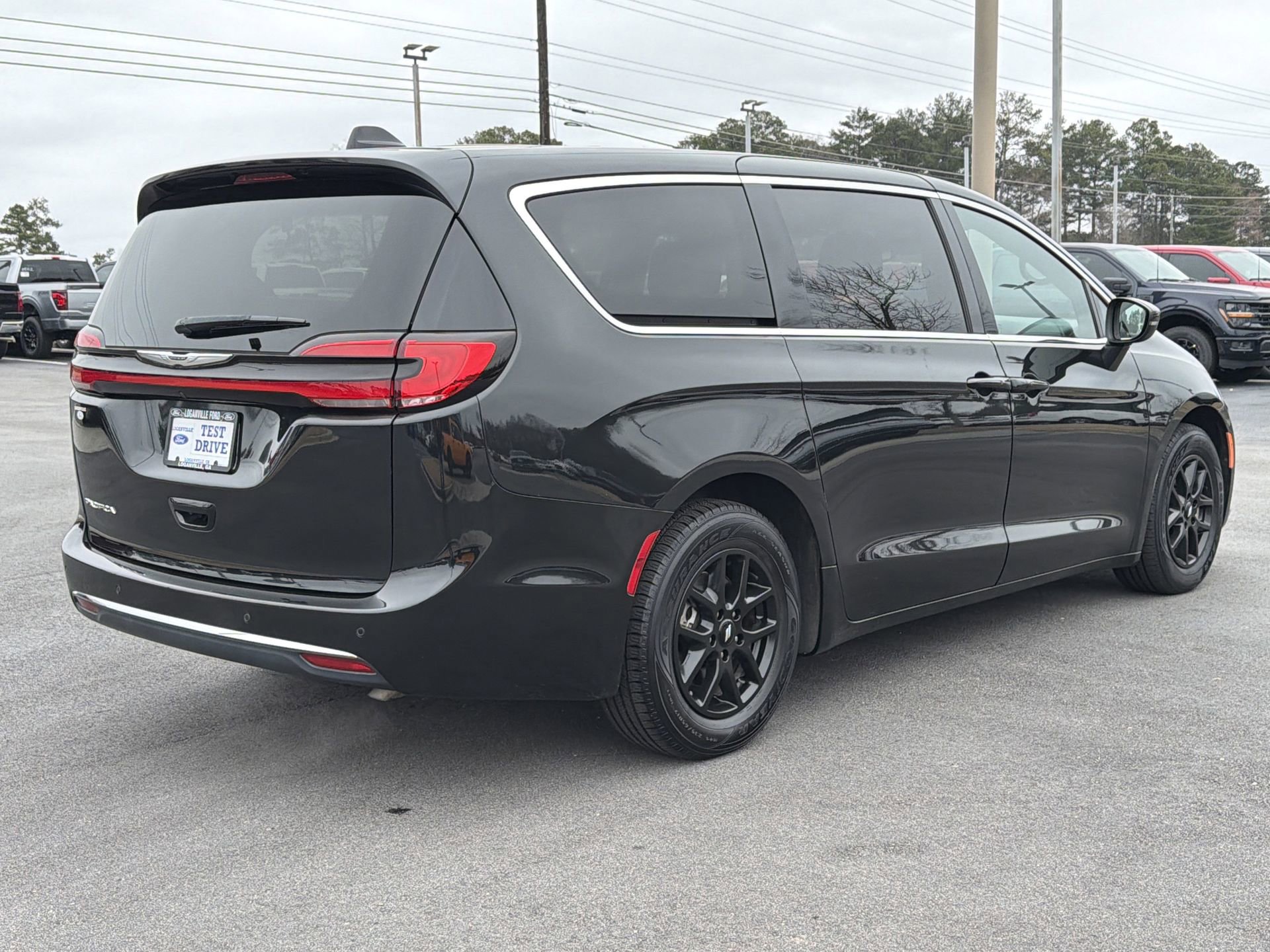 Used 2023 Chrysler Pacifica Touring image 30