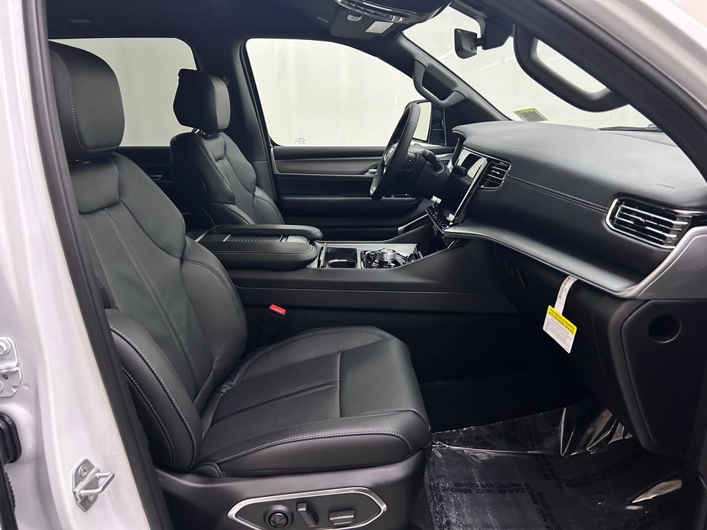 New 2026 Jeep Grand Wagoneer 4WD image 19