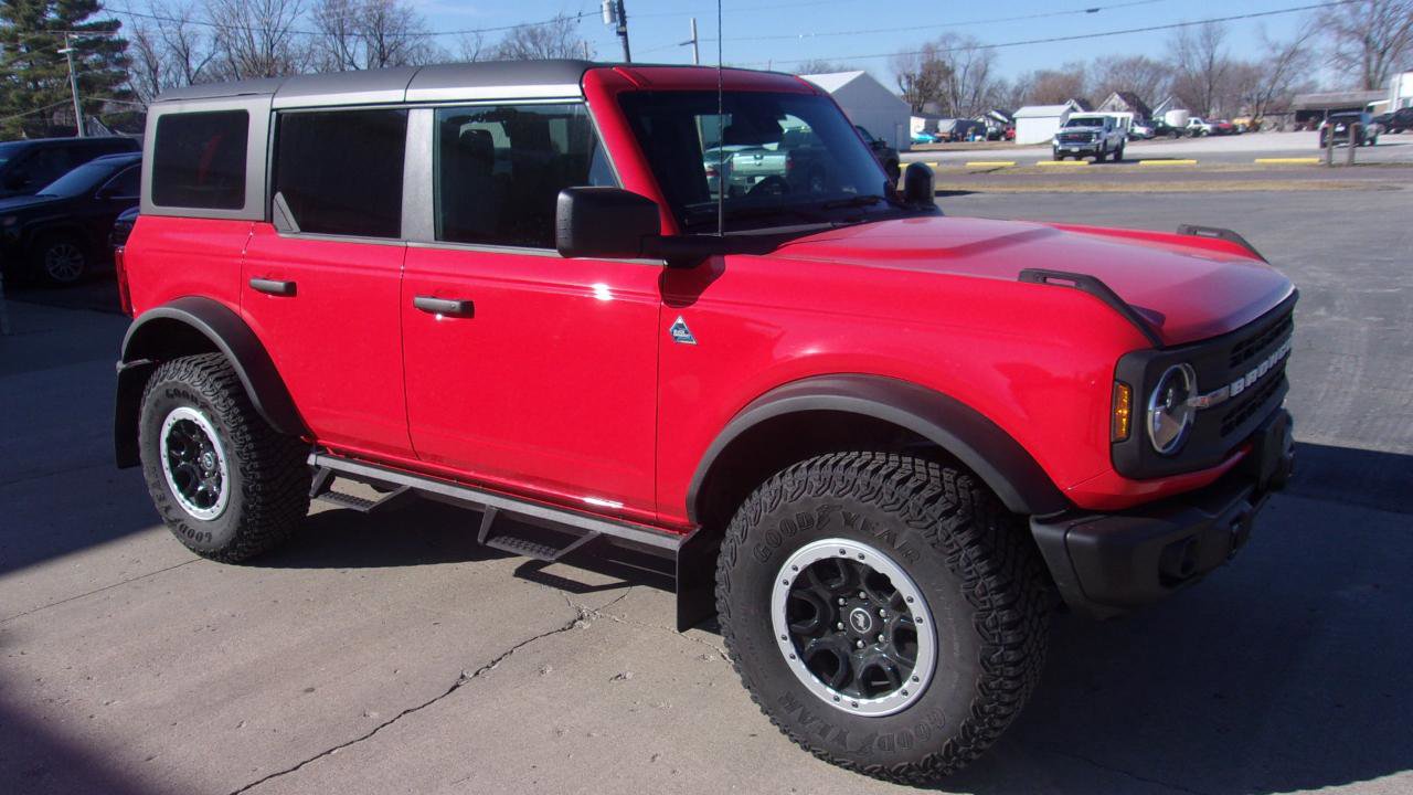 Used 2023 Ford Bronco Black Diamond w/ Sasquatch Package image 4