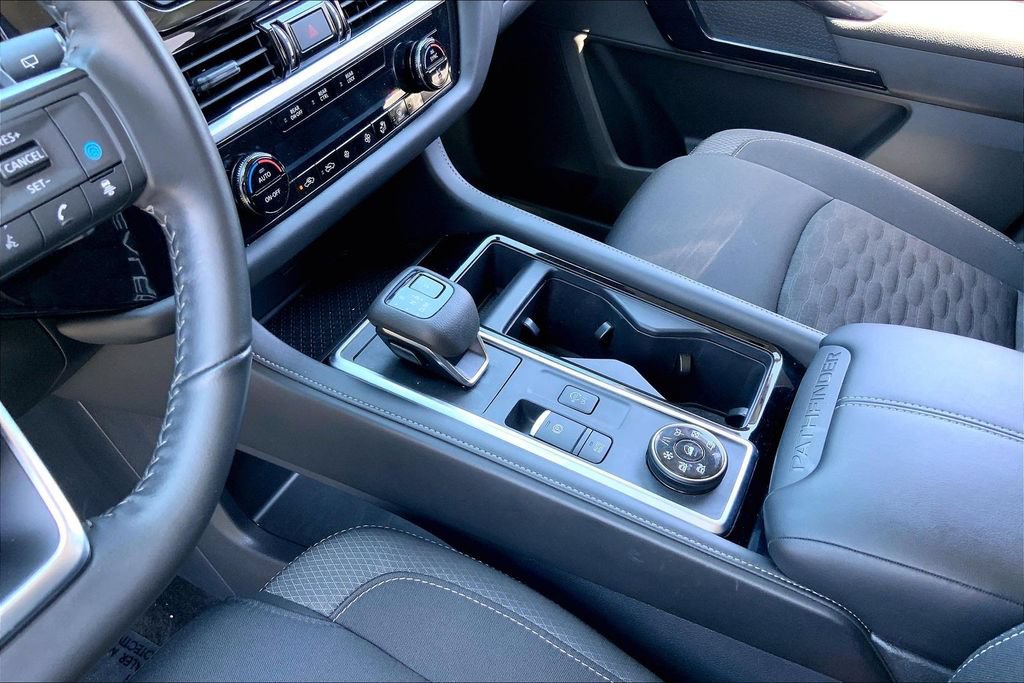 Used 2025 Nissan Pathfinder SV AWD/4WD image 13