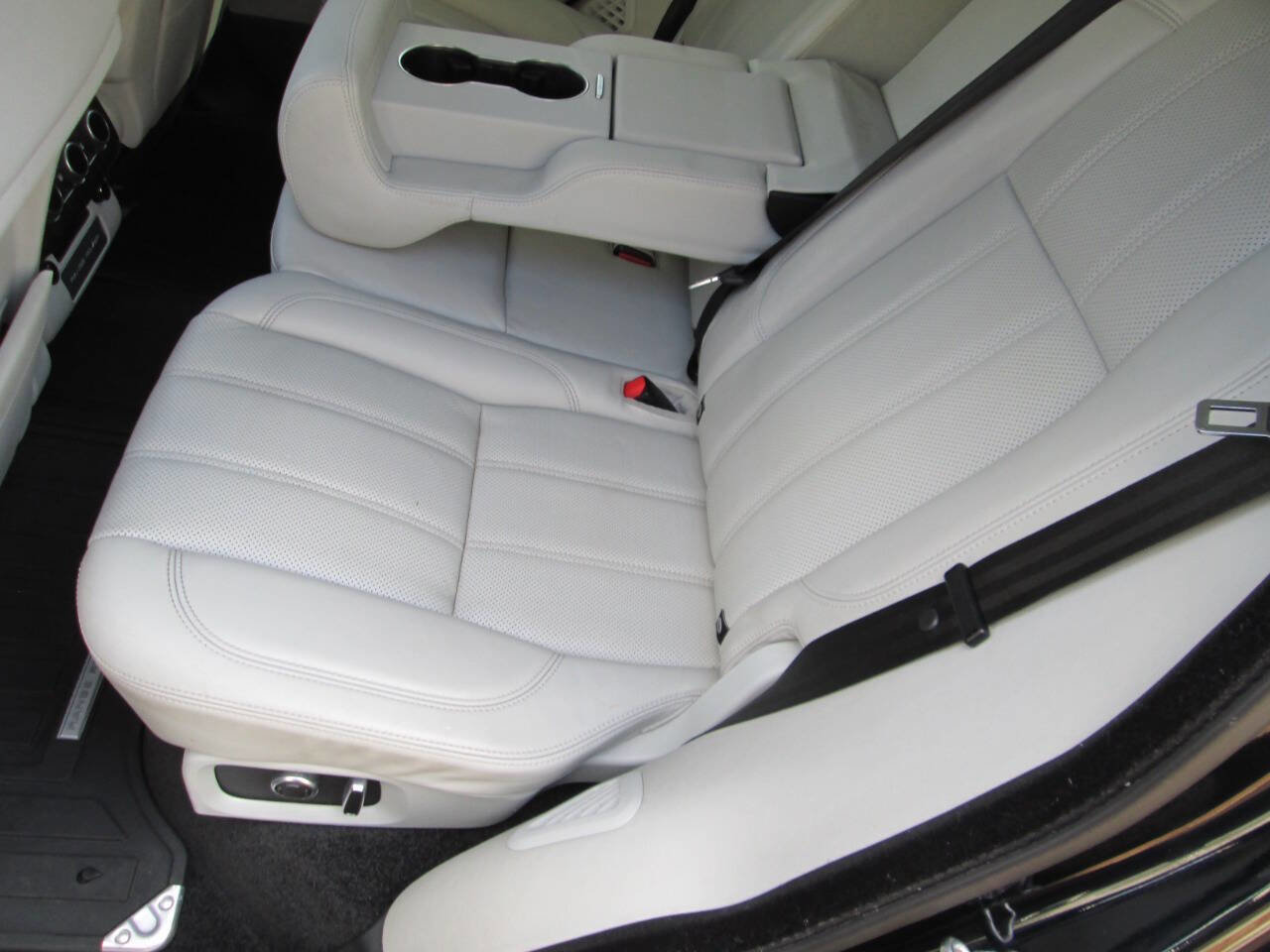 Used 2017 Land Rover Range Rover Supercharged image 16