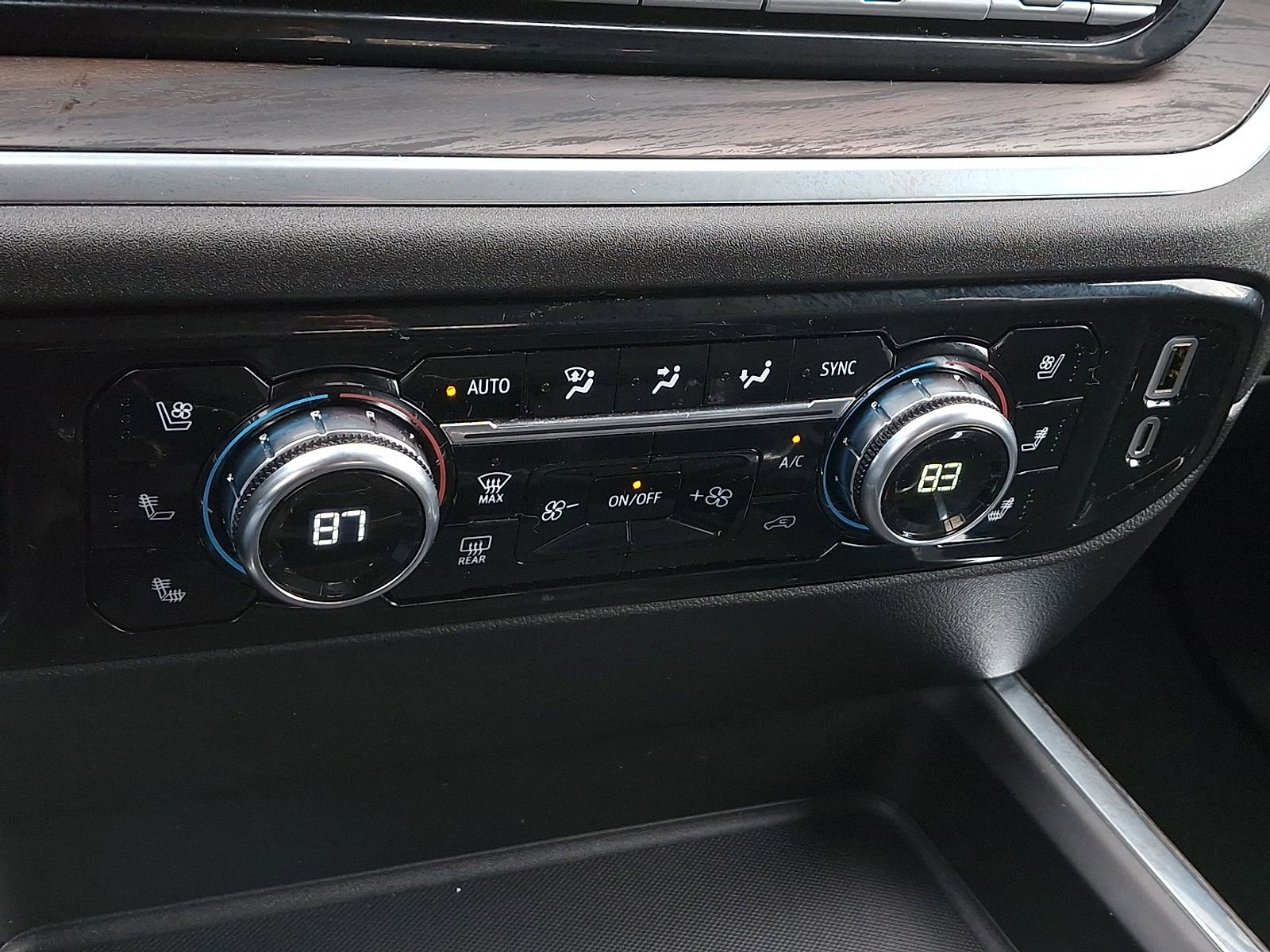 New 2026 GMC Sierra 2500 SLT w/ SLT Premium Package image 16