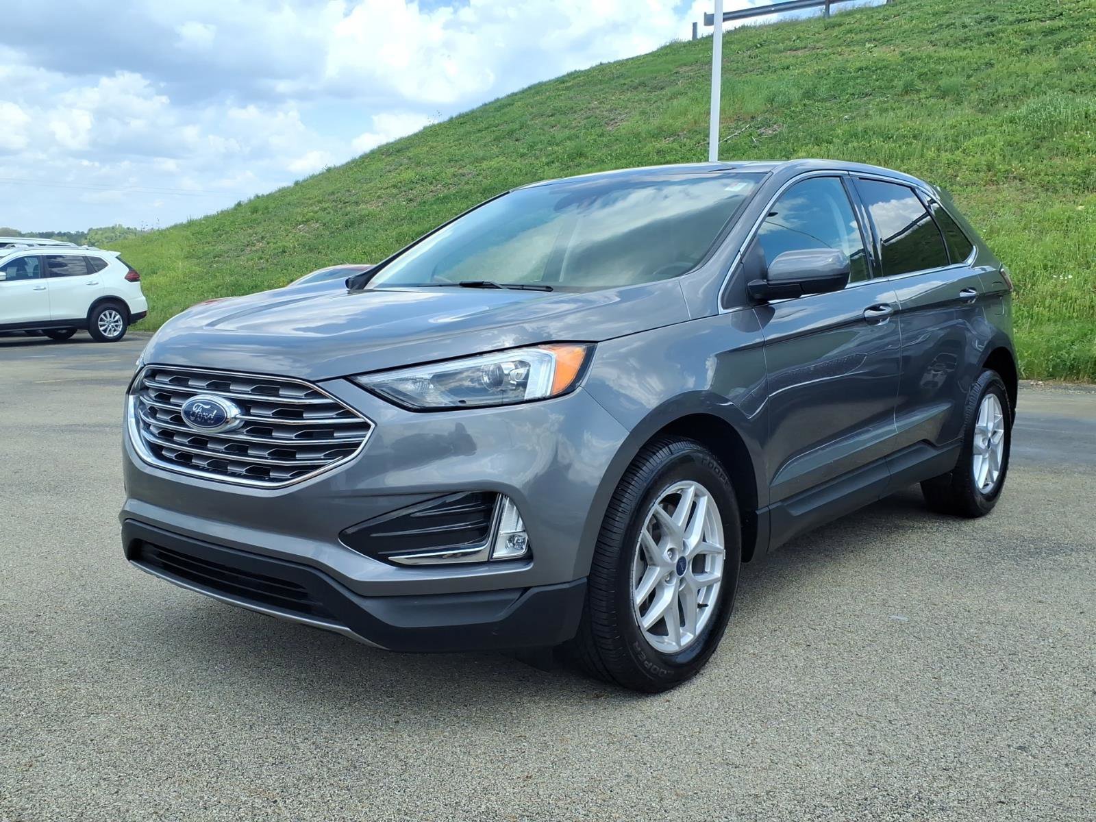 Used 2022 Ford Edge SEL w/ Convenience Package AWD/4WD image 3