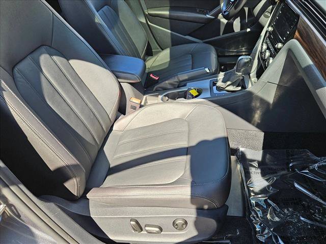 Used 2020 Volkswagen Passat 2.0T SEL FWD image 21