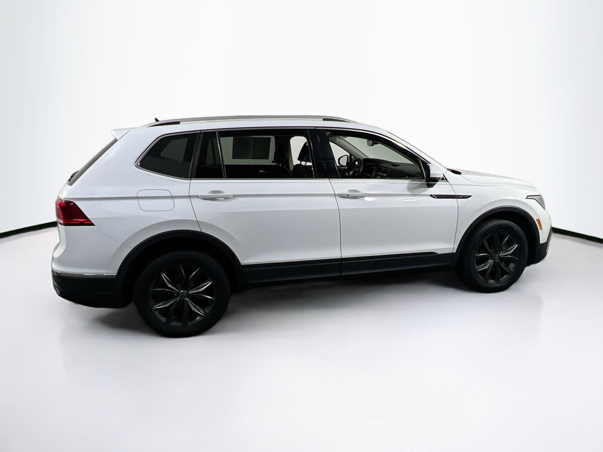 Used 2022 Volkswagen Tiguan SE image 4