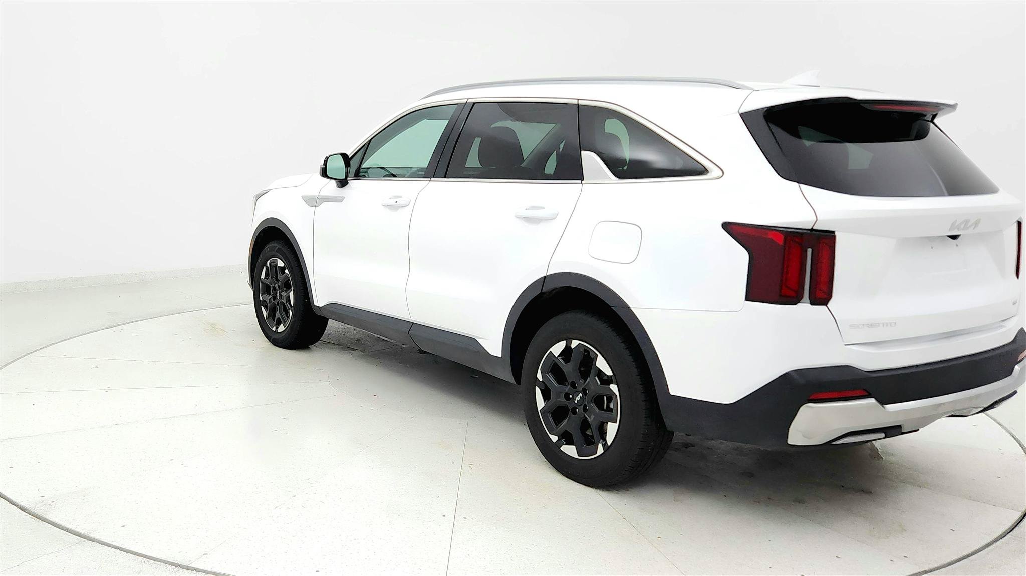 Used 2024 Kia Sorento S AWD/4WD image 3