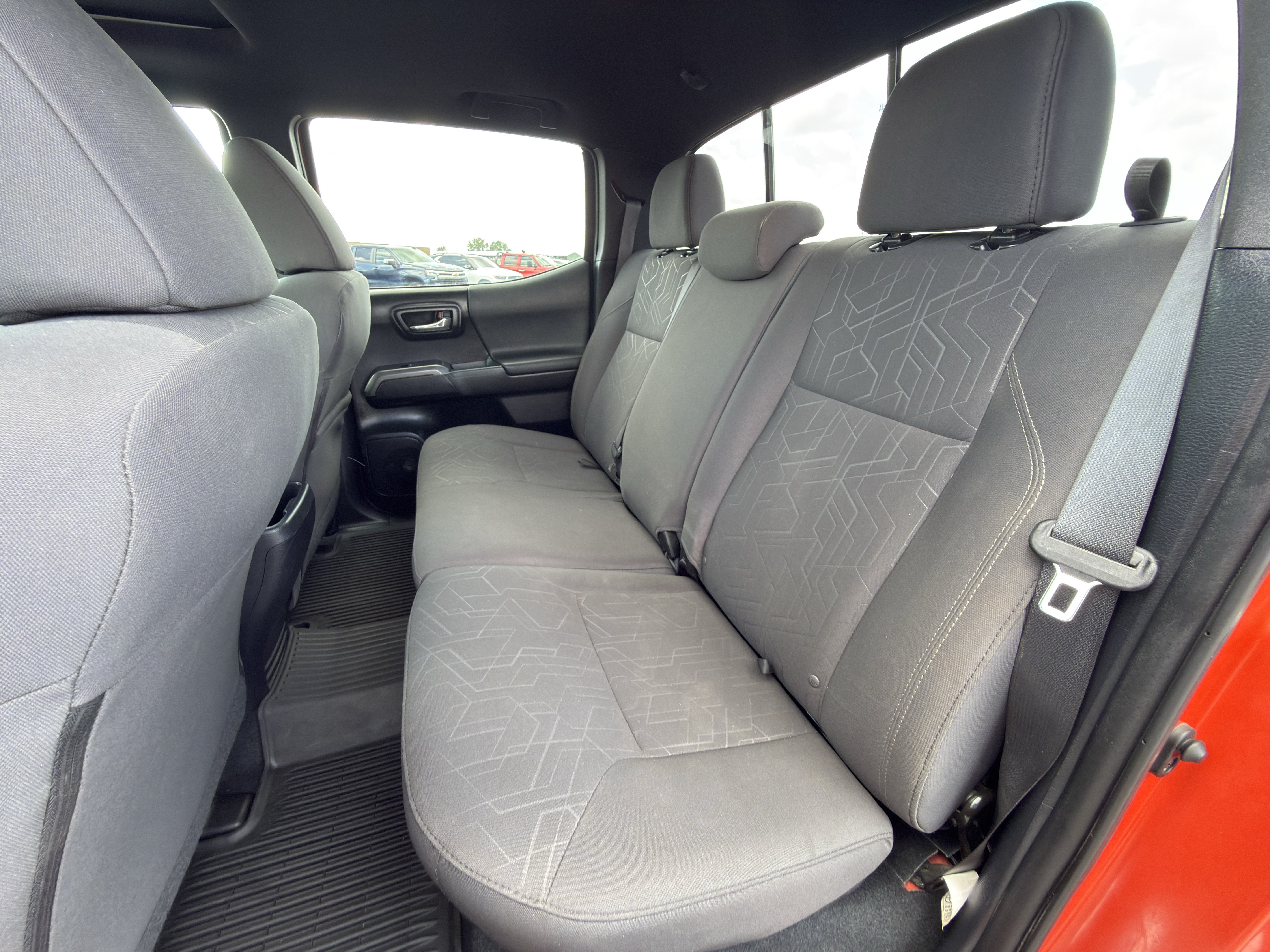 Used 2017 Toyota Tacoma TRD Sport AWD/4WD image 17