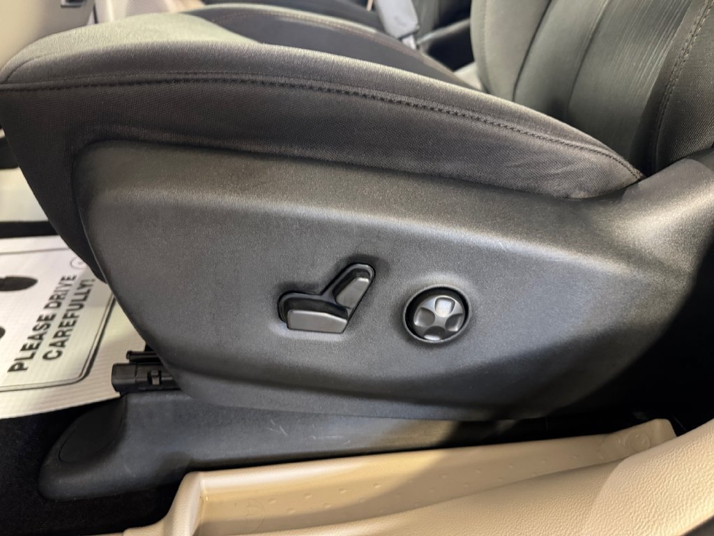 Used 2018 Chrysler Pacifica LX FWD image 13