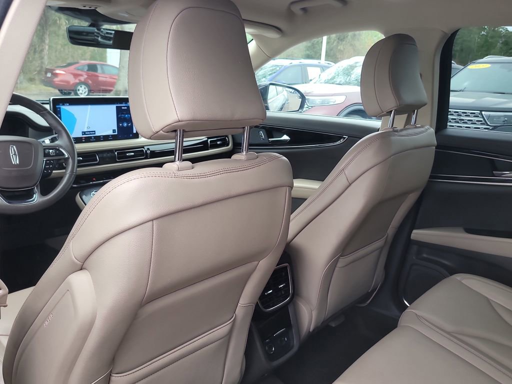 Used 2022 Lincoln Nautilus FWD w/ Premium Package image 10