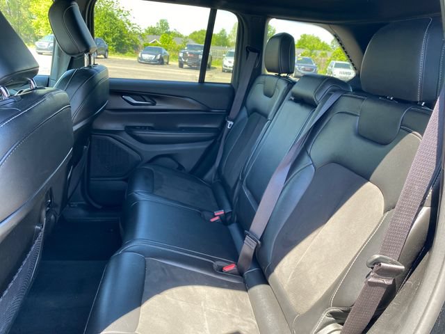 Used 2023 Jeep Grand Cherokee Altitude AWD/4WD image 18
