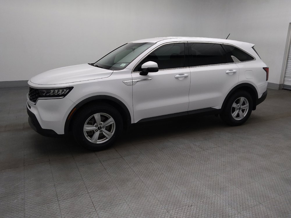 Used 2023 Kia Sorento LX image 2