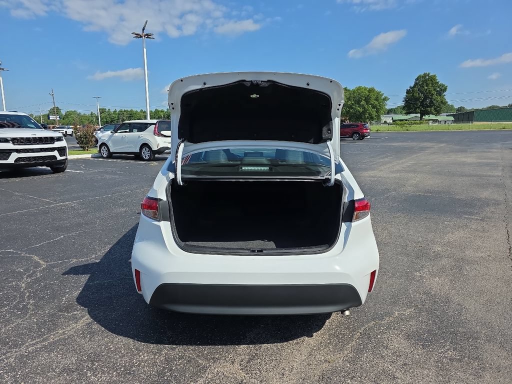 Used 2026 Toyota Corolla LE FWD image 15