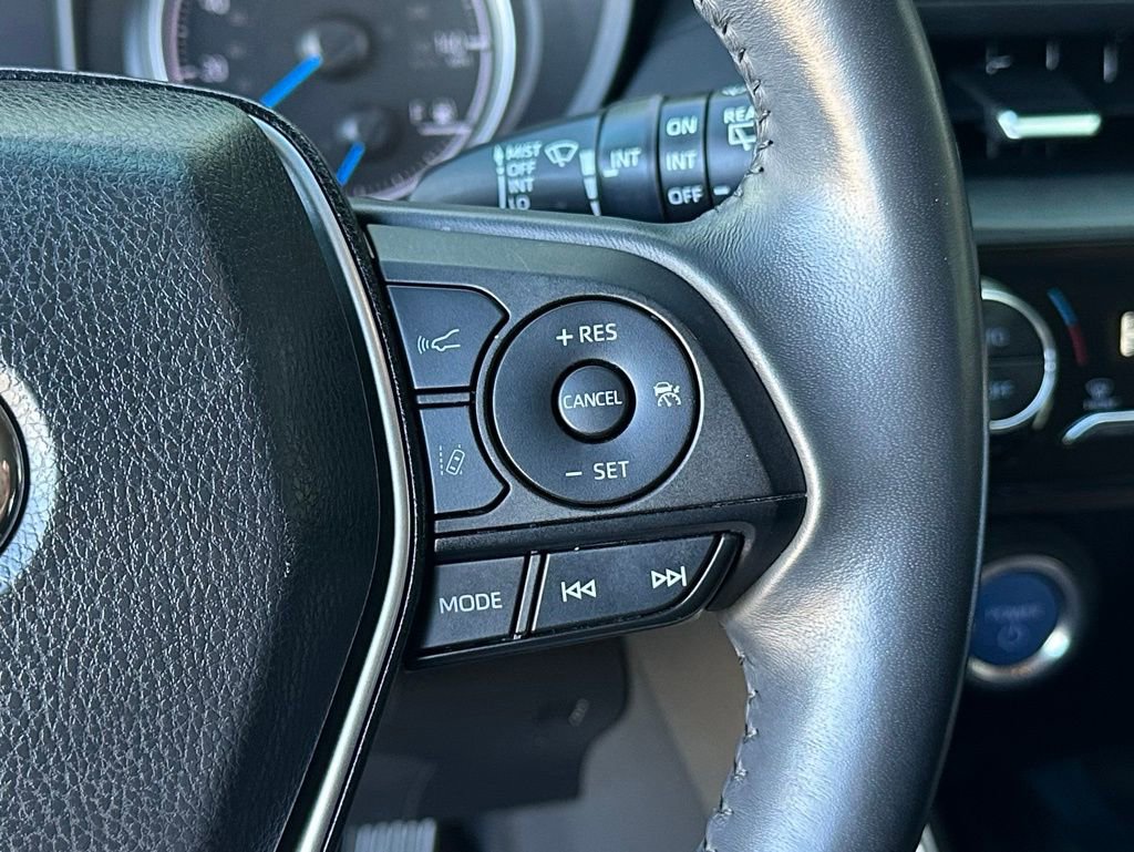 Used 2022 Toyota Venza XLE image 37