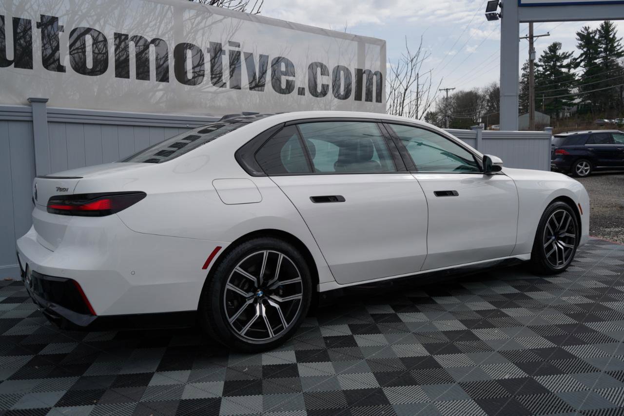 Used 2023 BMW 760i xDrive w/ Executive Package image 5