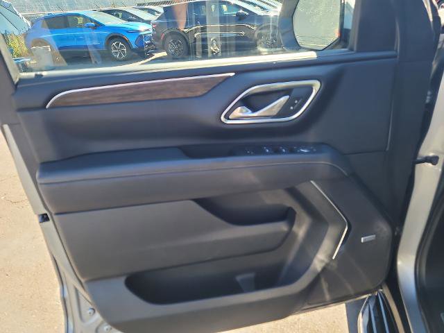 Used 2024 Chevrolet Suburban Premier image 21