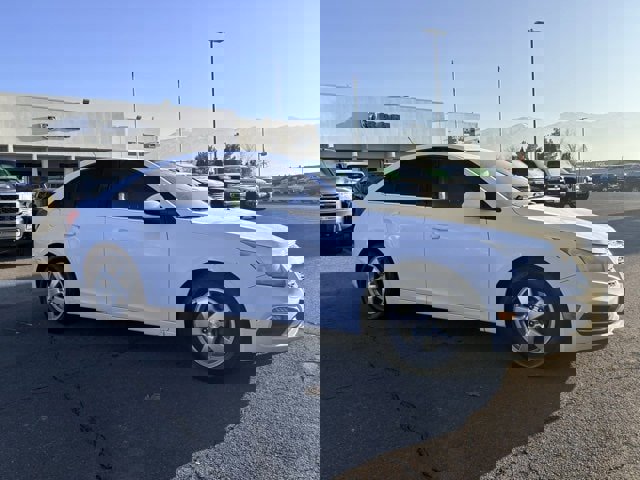 Used 2015 Chevrolet Cruze LT image 2