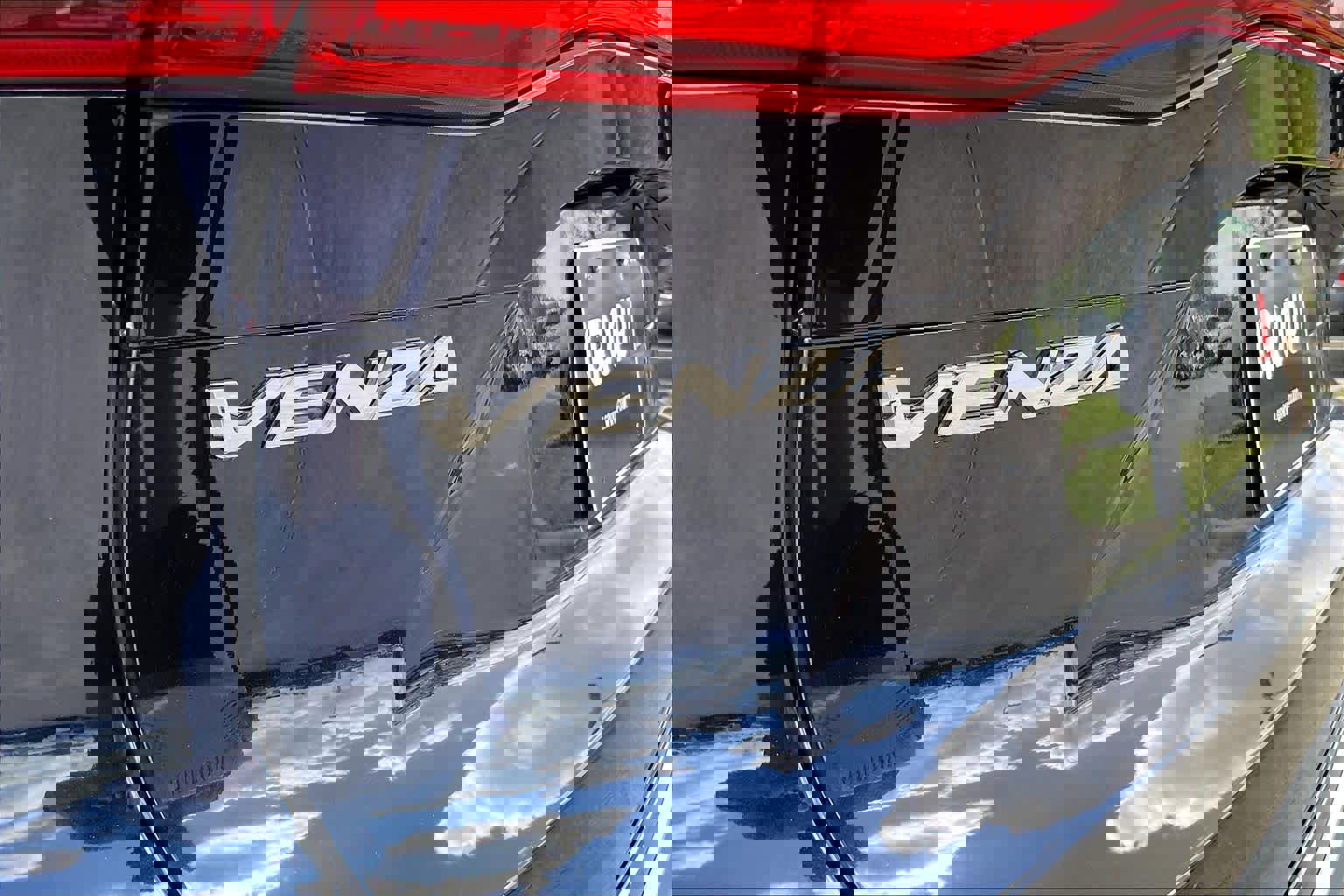 Used 2022 Toyota Venza XLE image 29