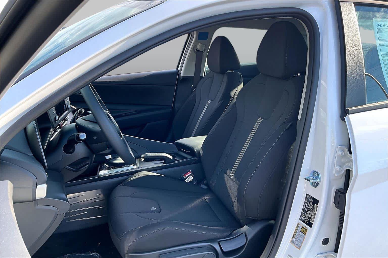 New 2026 Hyundai Elantra SE FWD image 15