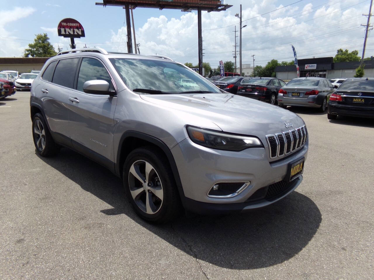 Used 2019 Jeep Cherokee Limited image 7