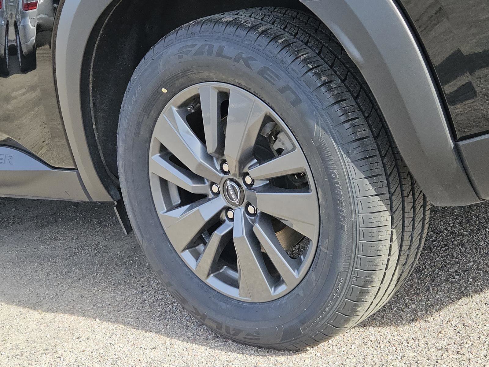 Used 2024 Nissan Pathfinder SV image 7