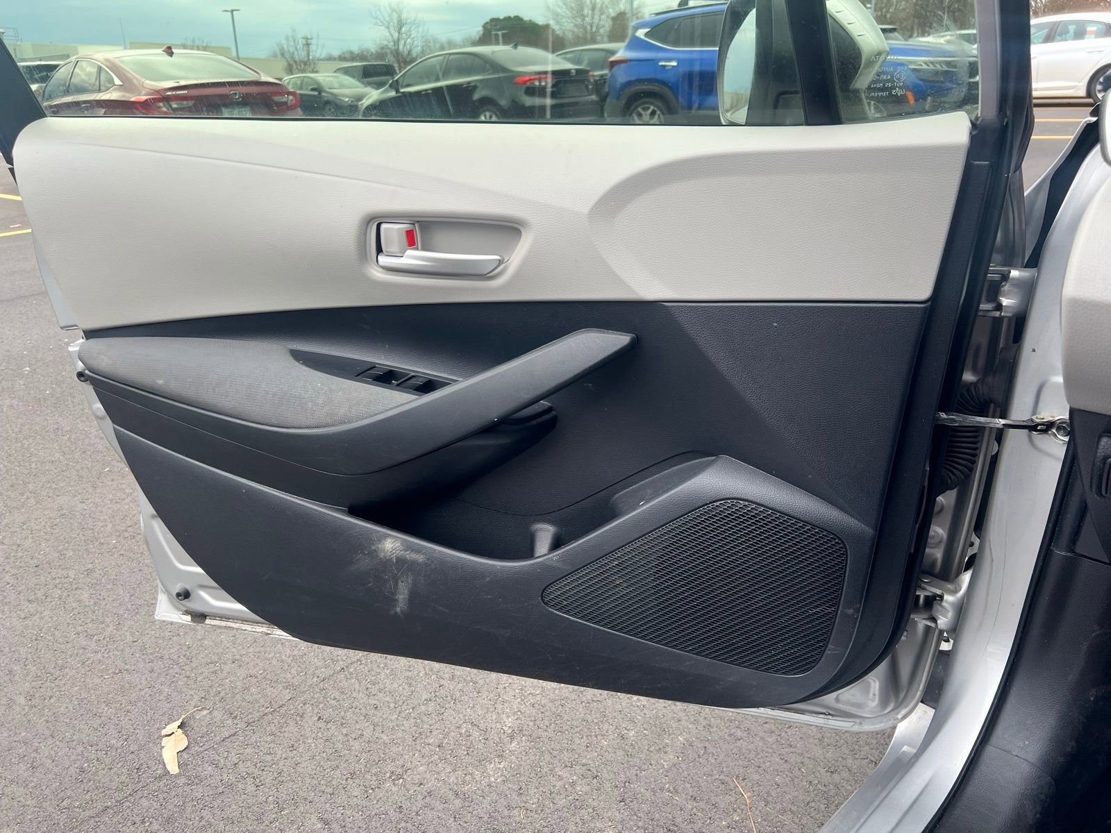 Used 2021 Toyota Corolla LE image 28