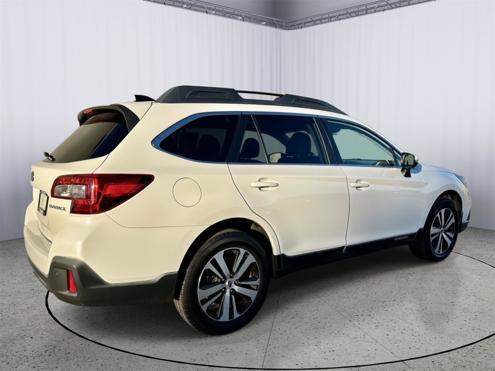 Used 2018 Subaru Outback 2.5i Limited image 6