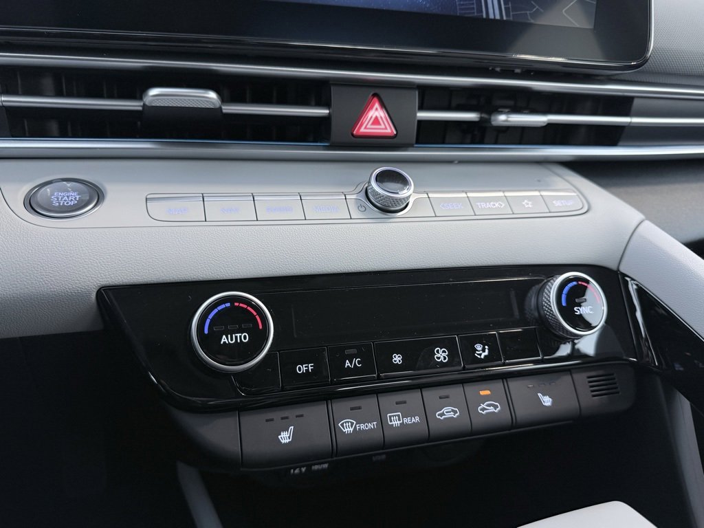 New 2025 Hyundai Elantra Limited image 16