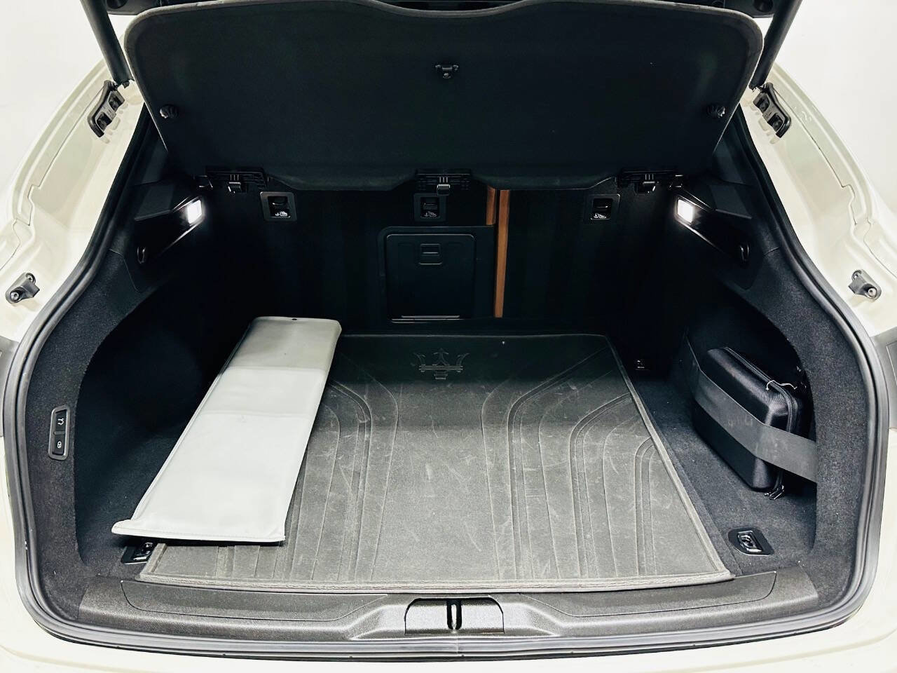 Used 2021 Maserati Levante image 28