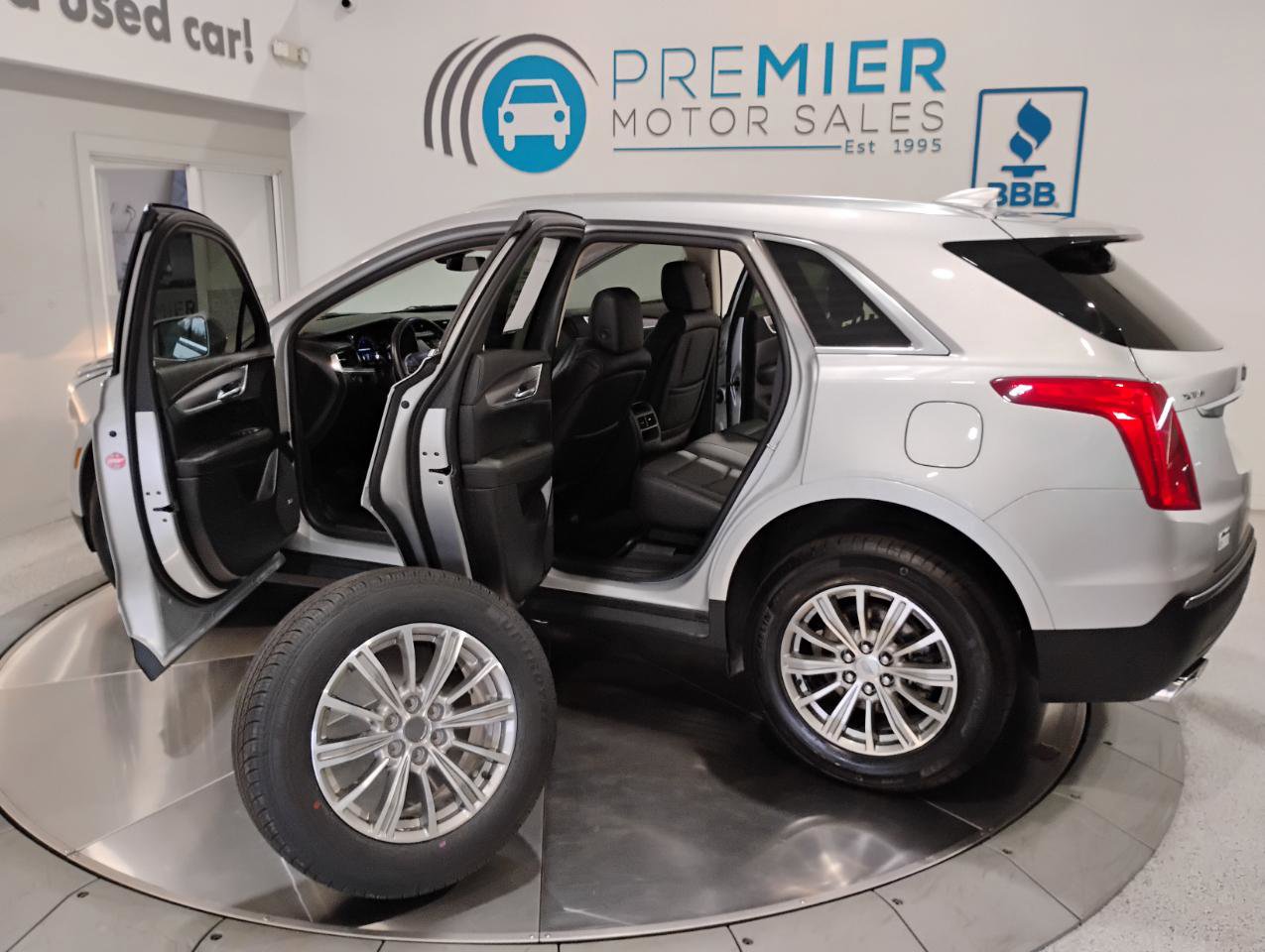 Used 2018 Cadillac XT5 Luxury w/ Driver Awareness Package image 5