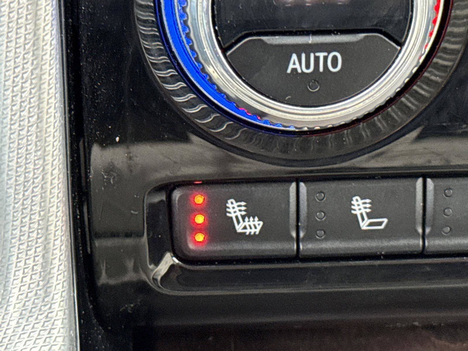 Used 2023 GMC Yukon XL Denali w/ Denali Reserve Package image 29