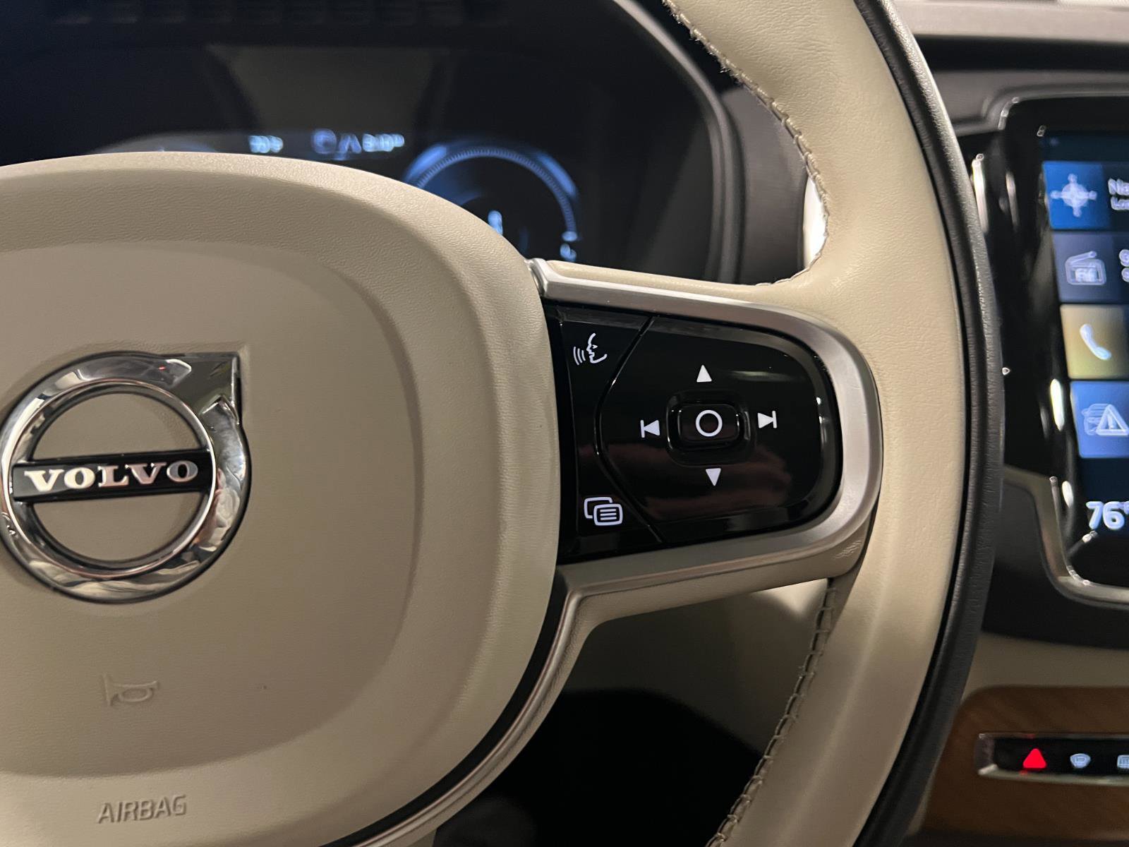 Used 2022 Volvo XC90 T8 Inscription Expression w/ Advanced Package image 14