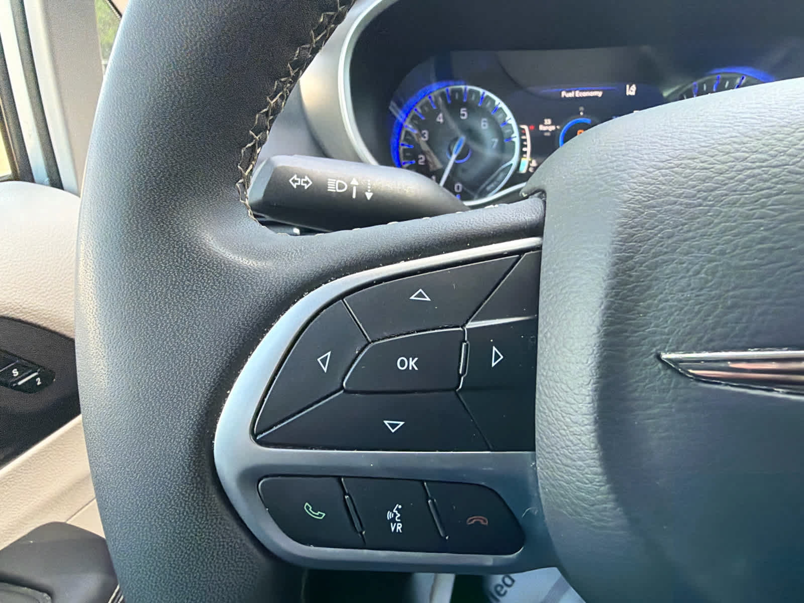 Used 2024 Chrysler Pacifica Touring-L FWD image 22