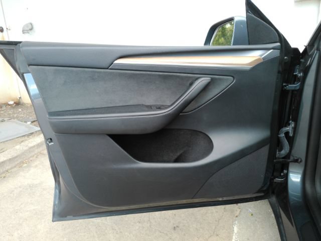 Used 2023 Tesla Model Y AWD image 11