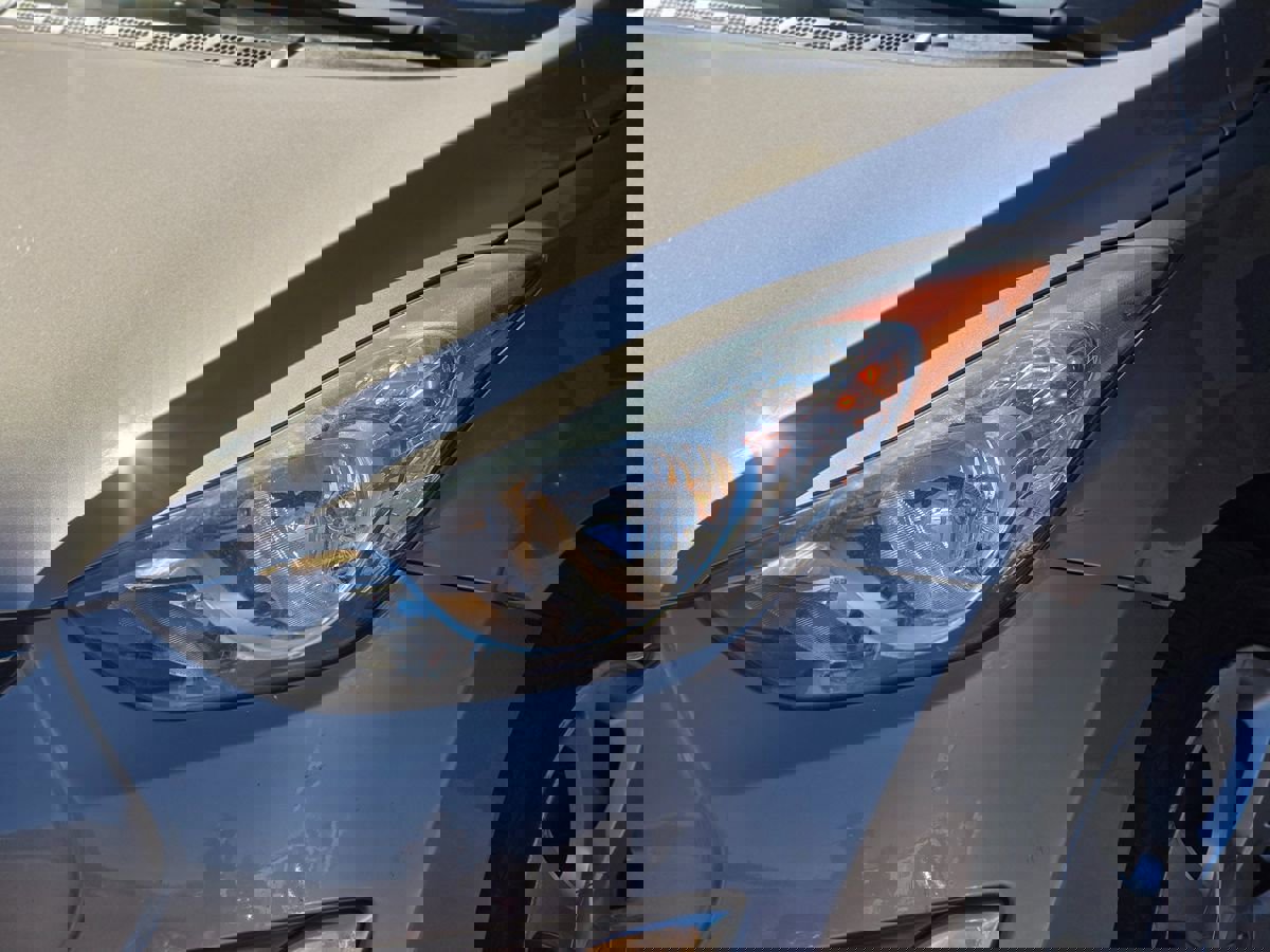 Used 2012 Hyundai Elantra Limited w/ Technology Pkg 5 image 8