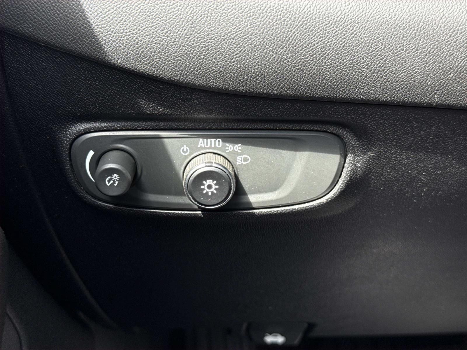 Used 2019 Chevrolet Equinox LT FWD image 19