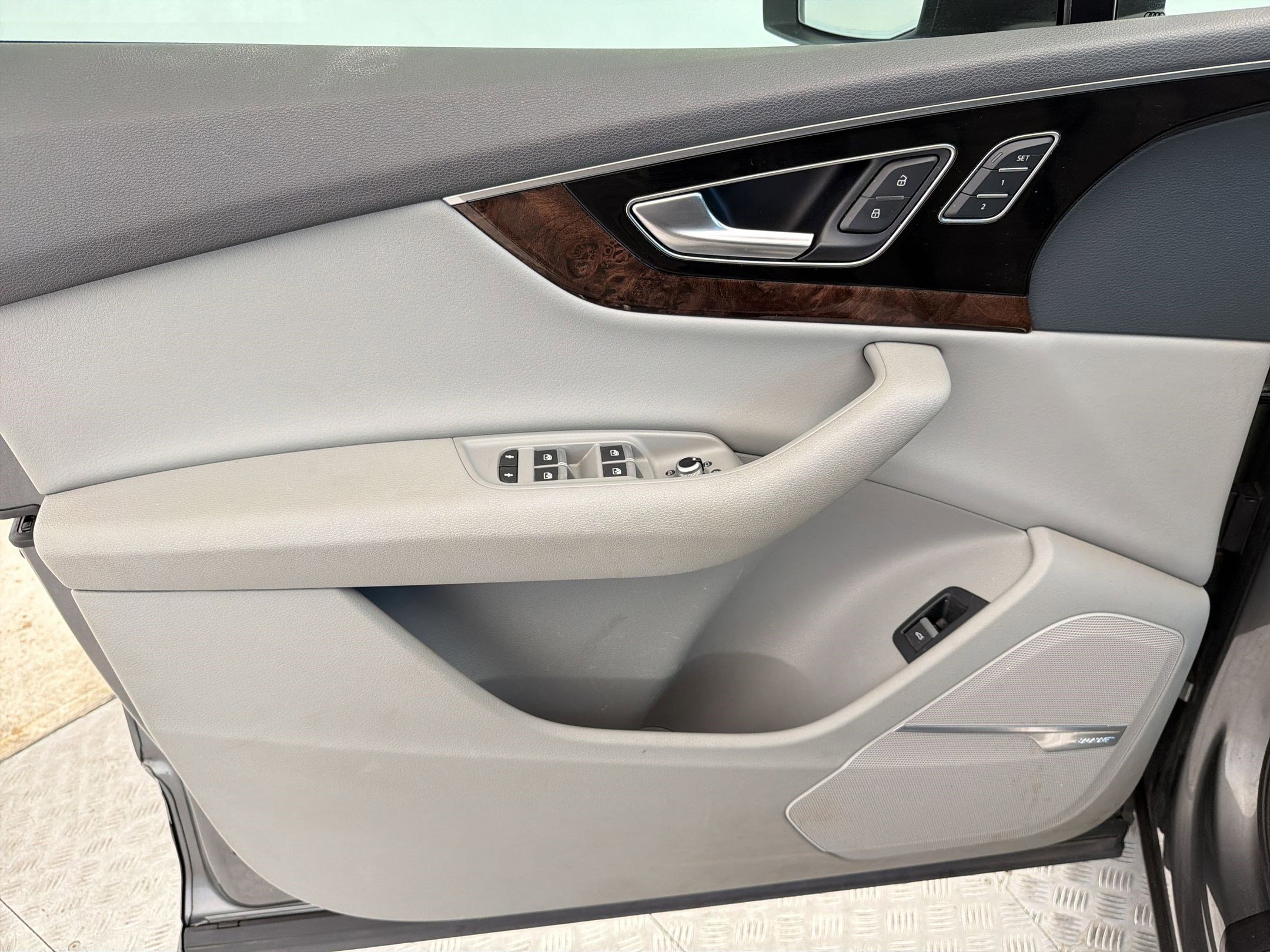 Used 2017 Audi Q7 3.0T Premium Plus w/ Premium Plus Package image 13