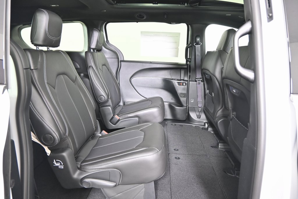 New 2026 Chrysler Pacifica Select image 15