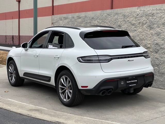 Certified 2024 Porsche Macan AWD/4WD image 3