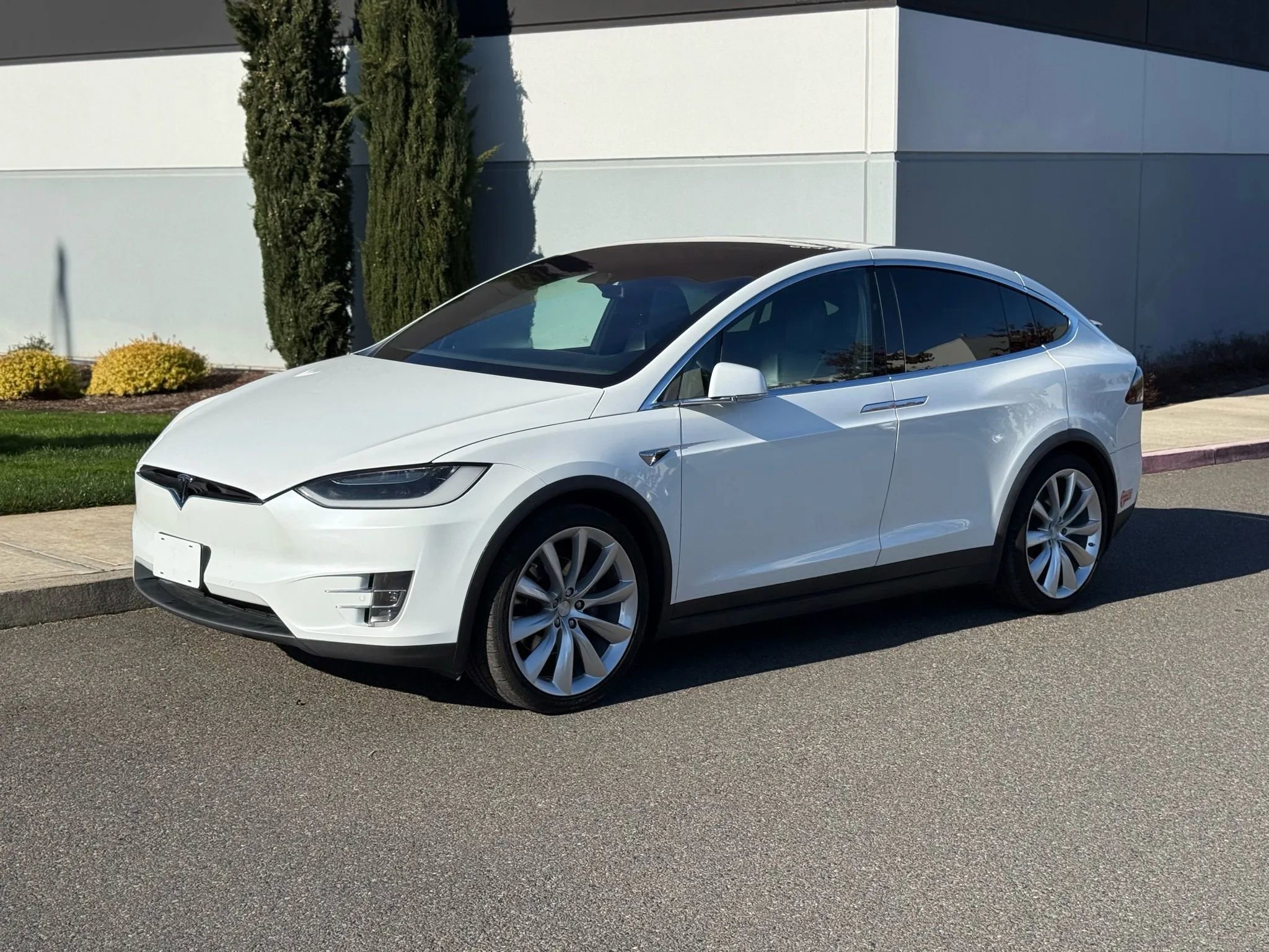 Used 2017 Tesla Model X 75D image 3