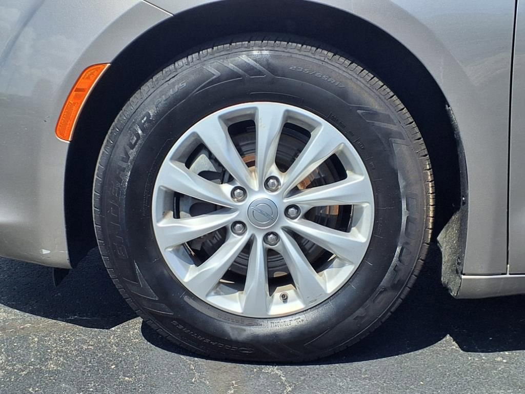 Used 2017 Chrysler Pacifica Touring-L image 23