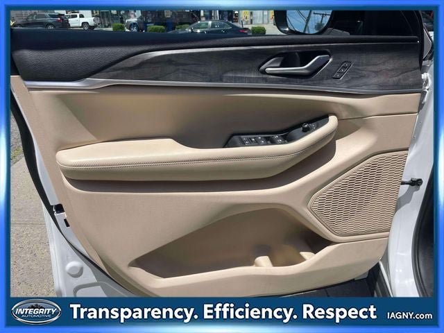 Used 2023 Jeep Grand Cherokee Limited AWD/4WD image 15
