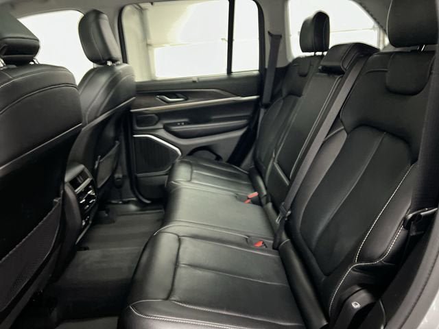Used 2022 Jeep Grand Cherokee Limited w/ Luxury Tech Group II AWD/4WD image 26