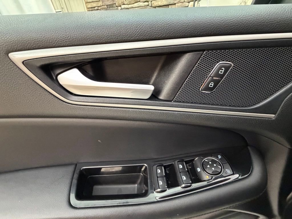 Used 2018 Ford Edge SEL w/ Equipment Group 201A image 27