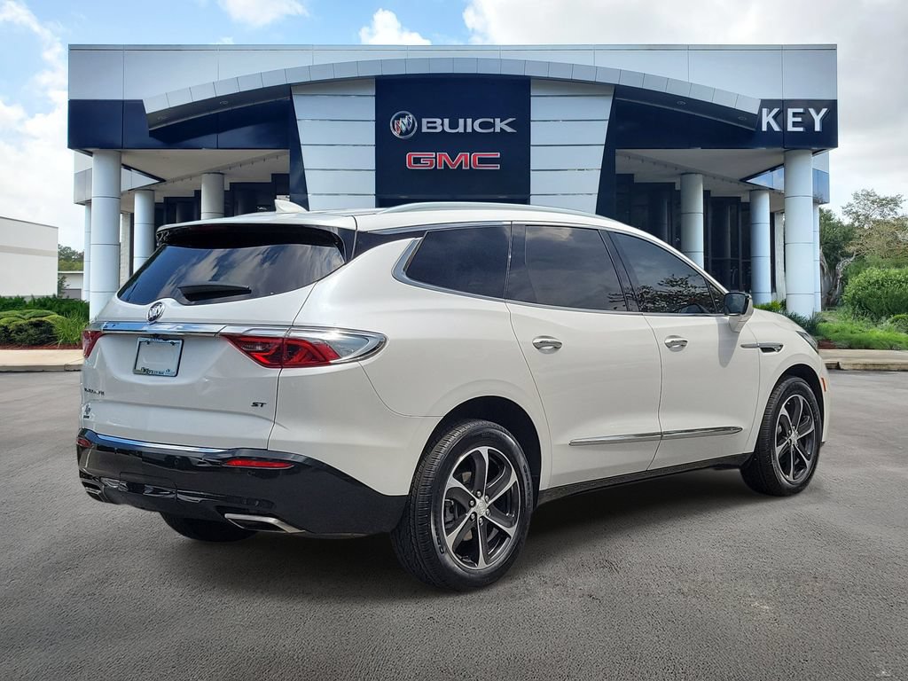 Used 2022 Buick Enclave Essence w/ Experience Buick Package FWD image 4