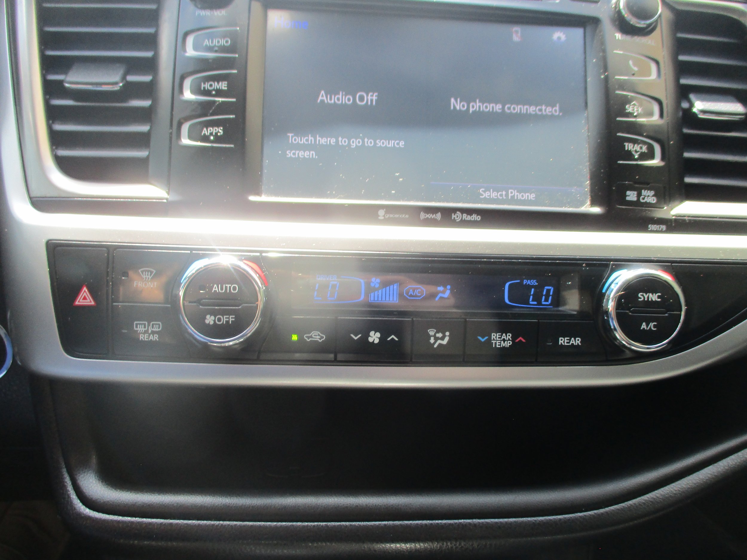 Used 2017 Toyota Highlander SE w/ Carpet Mat Package AWD/4WD image 16