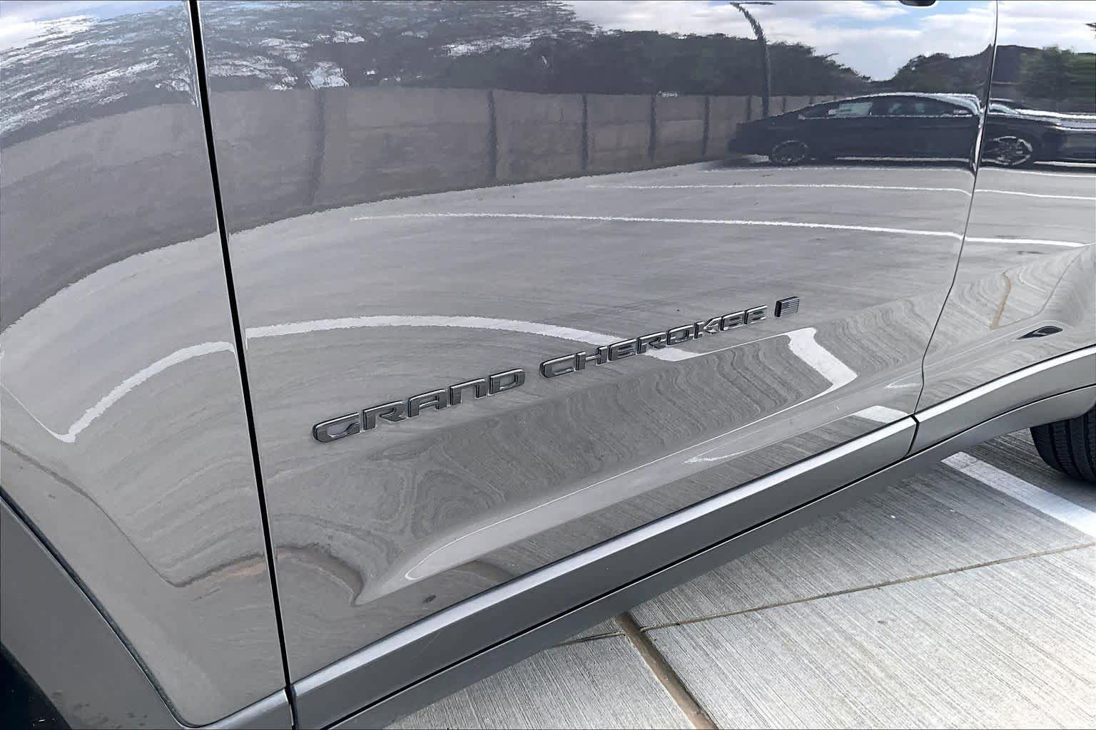 Used 2023 Jeep Grand Cherokee Altitude AWD/4WD image 30