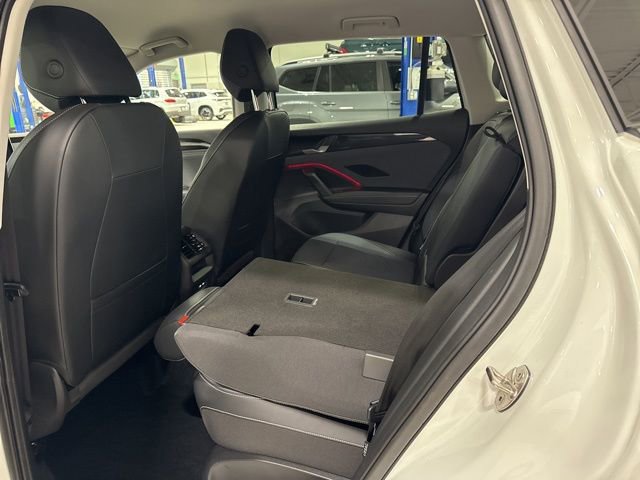 Used 2025 Volkswagen Tiguan SE image 11