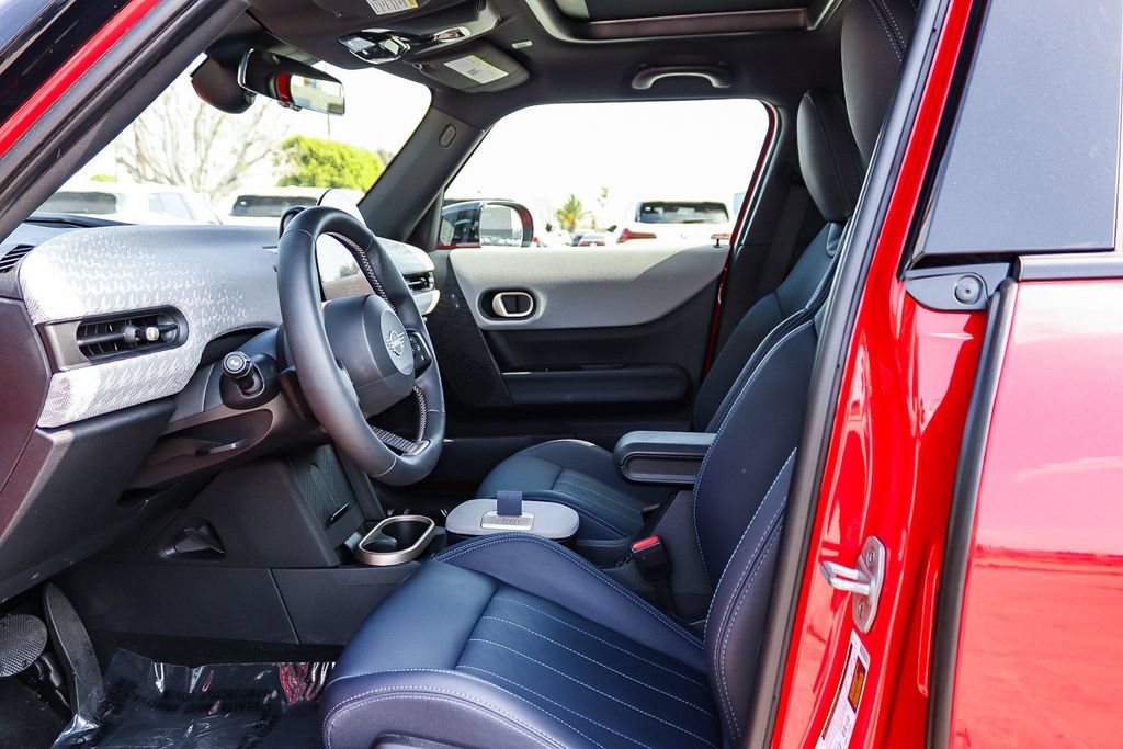 Used 2025 MINI Cooper 4-Door Hardtop FWD image 20